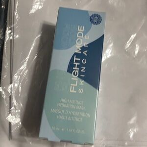 Flight mode skincare high altitude hydration mask